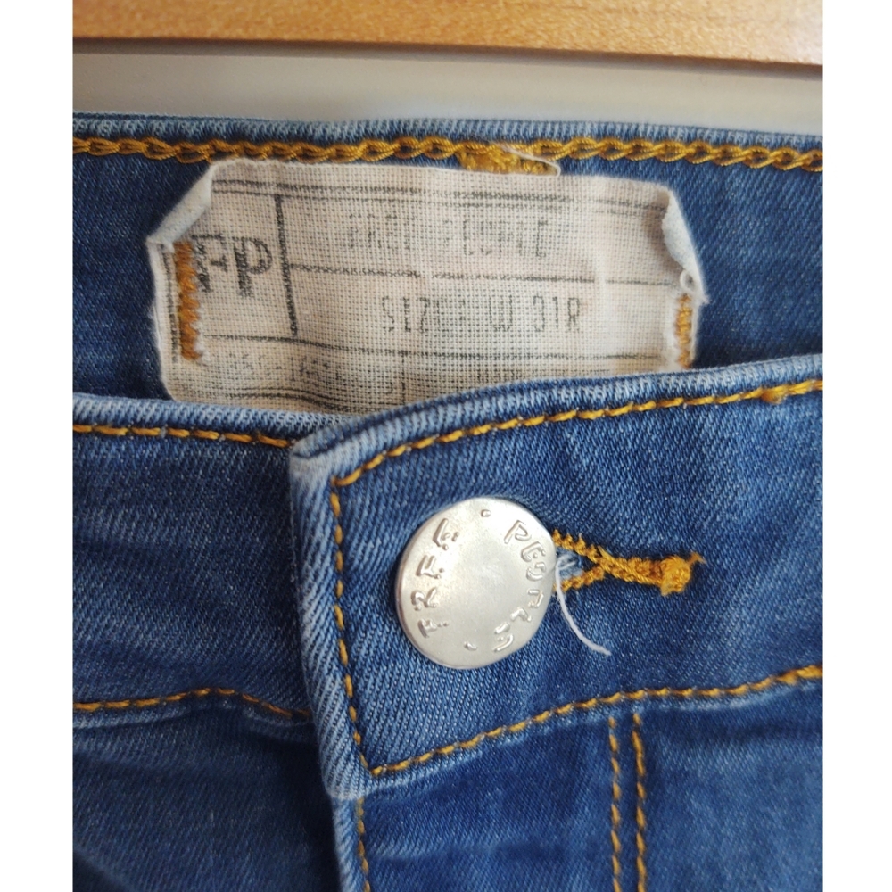 Free People Destroyed Long & Lean Jeggings  Size 31 - Picture 10 of 14